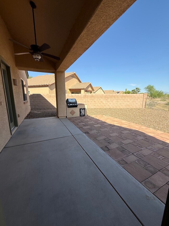 Building Photo - House For Rent