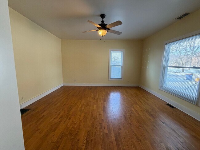 Building Photo - 3 Bedroom Home on NW Side of Grand Rapids