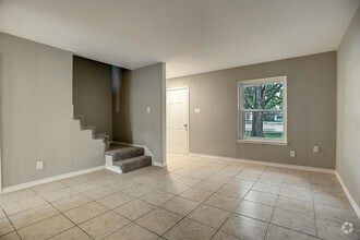 Building Photo - 10004 Westview Dr
