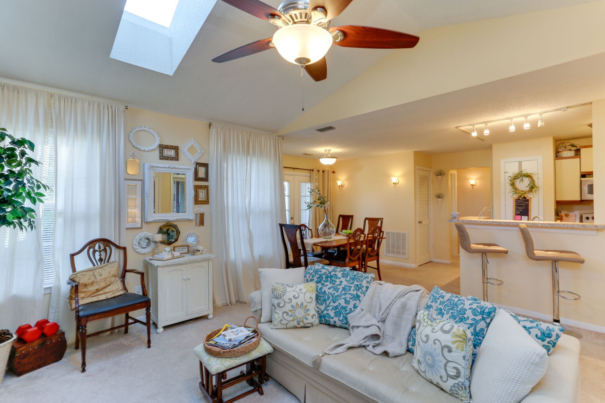 Building Photo - 422 Lees Mill Dr