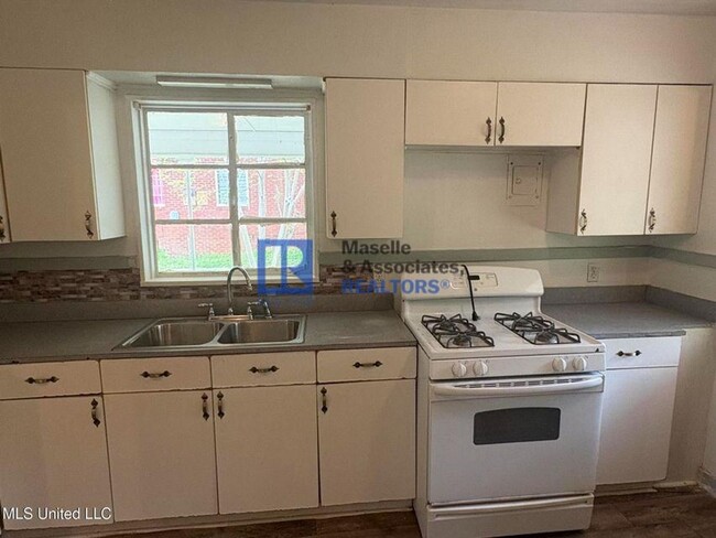 Building Photo - 3 bed/2 bath Home in 39212 Jackson!