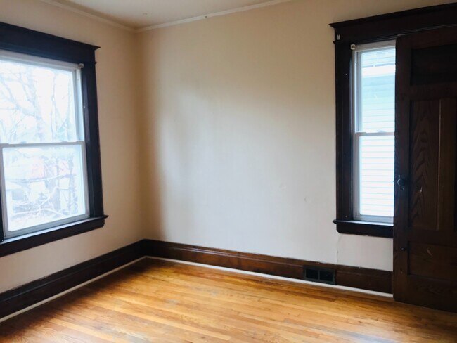 Building Photo - 943-945-945 Dewey Ave