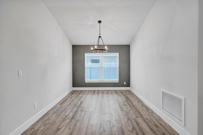 Building Photo - 5348 Lugo St
