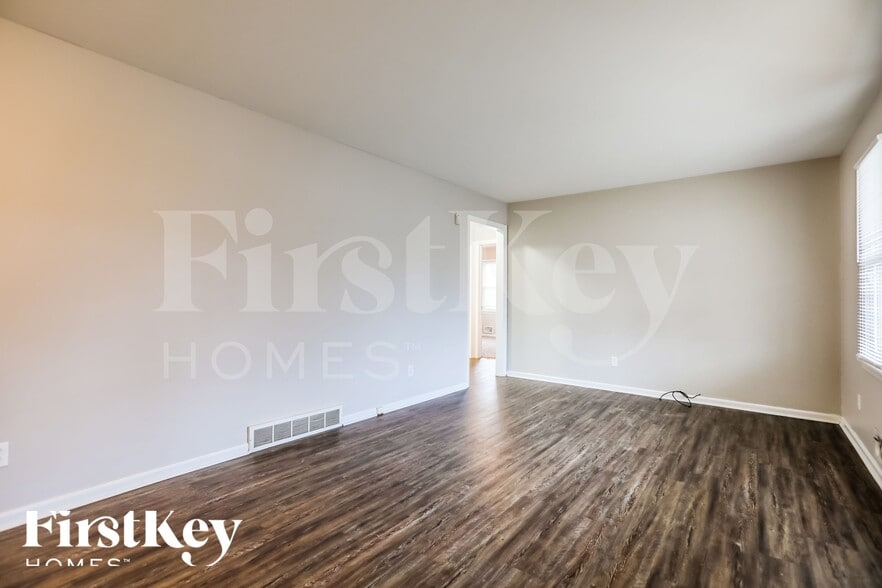 Building Photo - 10508 East 33rd Terrace S