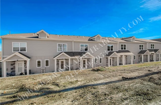 Building Photo - Brand New Townhome 3 Bed 2.5 Bath in Olath...