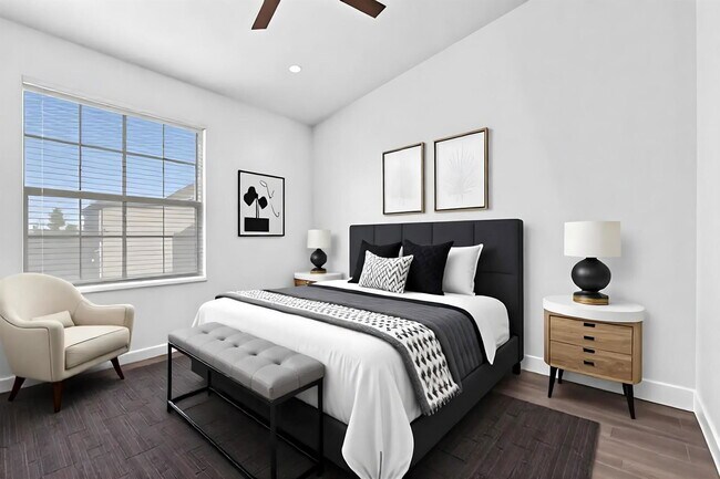 Building Photo - 725 SW 148th Ave