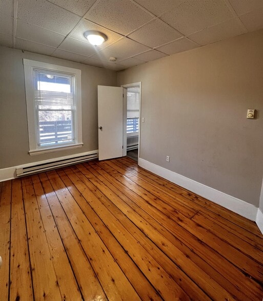 Building Photo - 9 School St