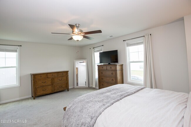 Building Photo - 402 Summer Wind Wy