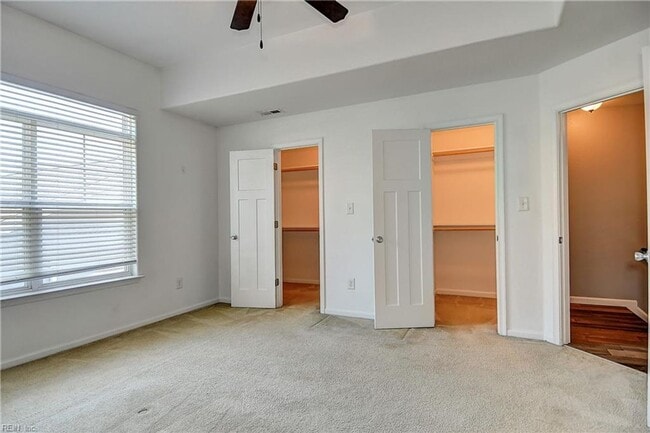 Building Photo - Three Story Condo near the Oceanfront