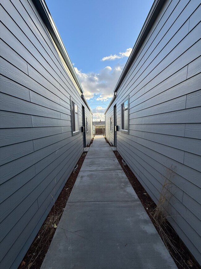 Building Photo - 3710-3712 E Liberty