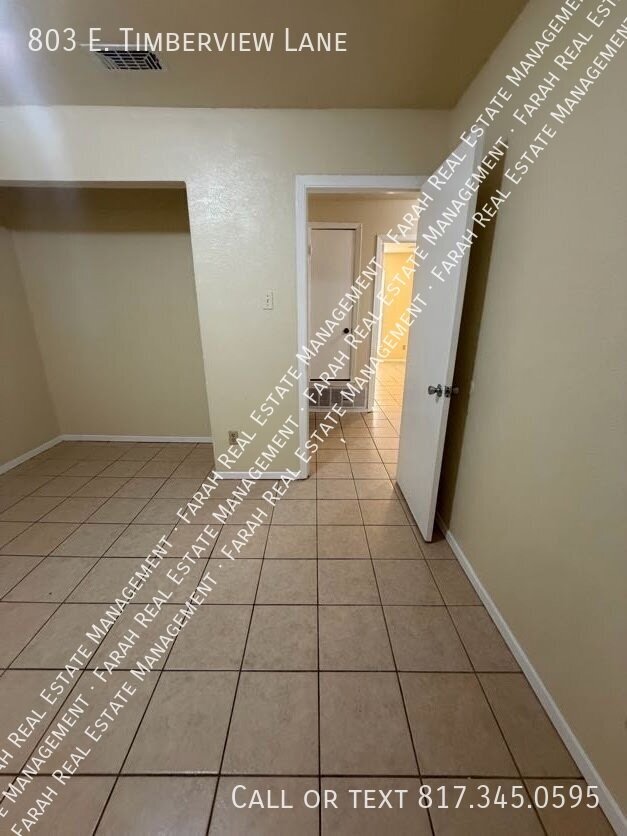 Building Photo - 803 E Timberview Ln