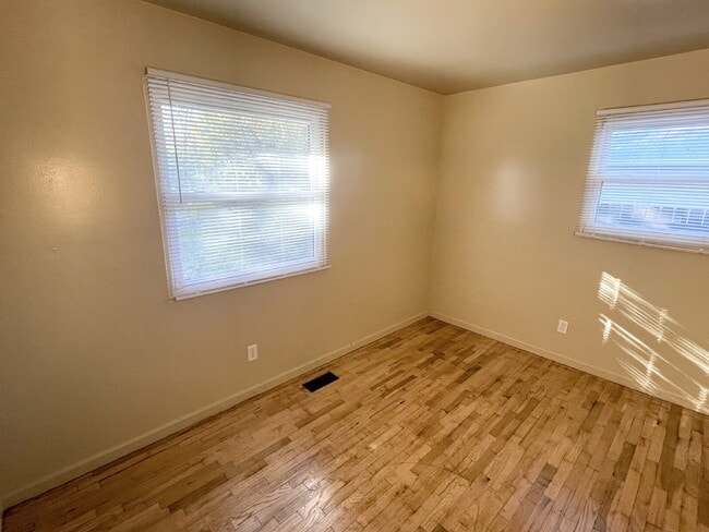 Building Photo - Christian Park 4BR Home w/Attached Garage!