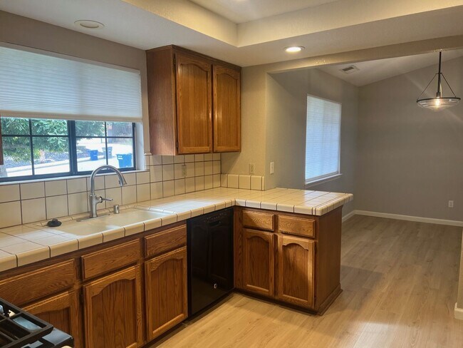 Building Photo - 4446 Tralee Ln