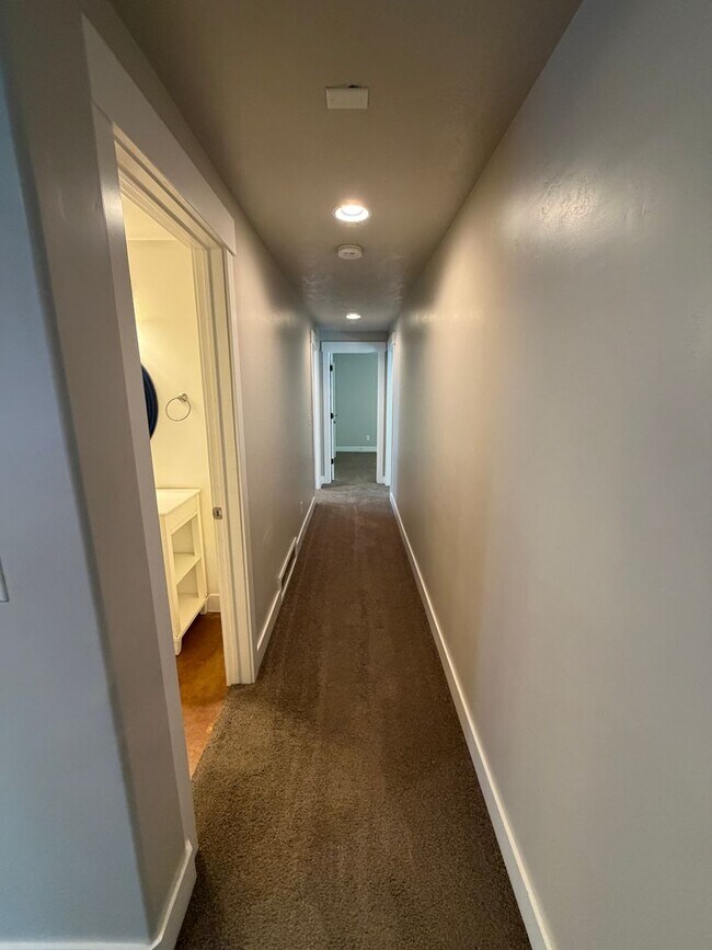 Building Photo - Spacious 6-Bedroom Home for Rent in Lehi