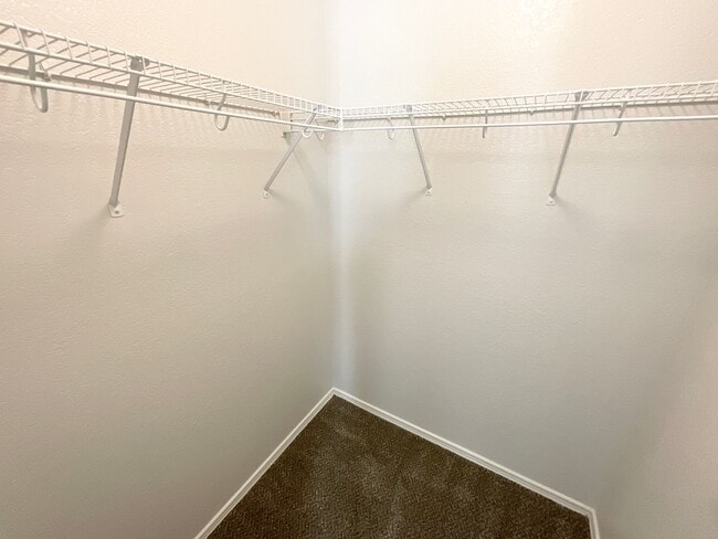 Building Photo - Outstanding 3 bedroom/2.5 bath home in established neighborhood just minutes from Lackland AFB an...