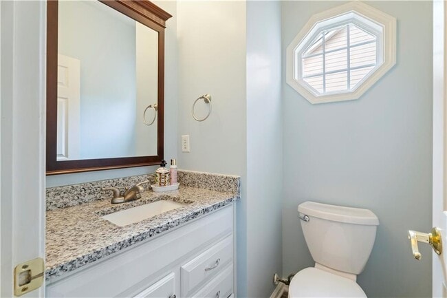 Building Photo - 3370 Palm Cir