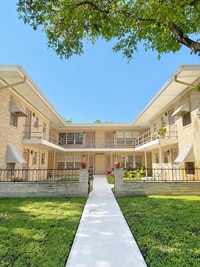 Building Photo - 120 Funston Pl