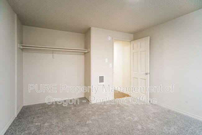 Building Photo - 18411 E Burnside St