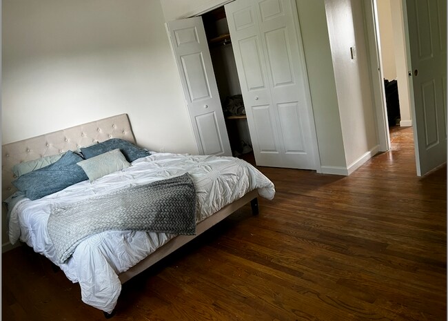 Building Photo - 136 N Chestnut St