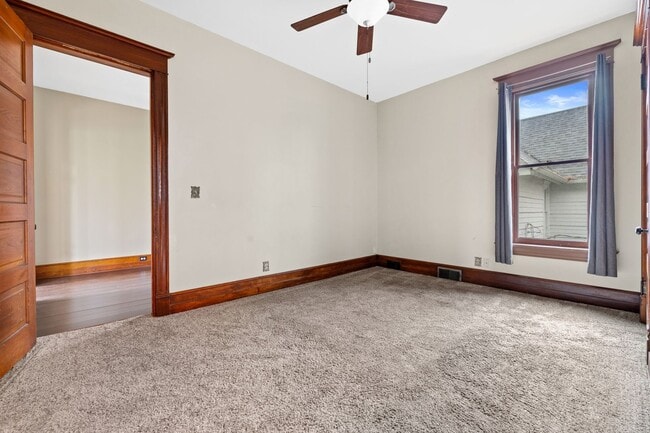 Building Photo - Historic 3 bedroom upper