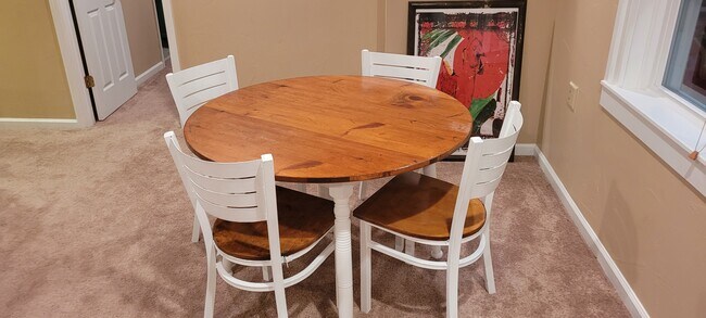 Building Photo - 365 Ponderosa Dr