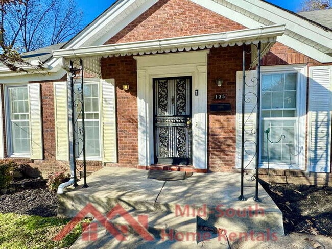 Building Photo - 135 S Greer St