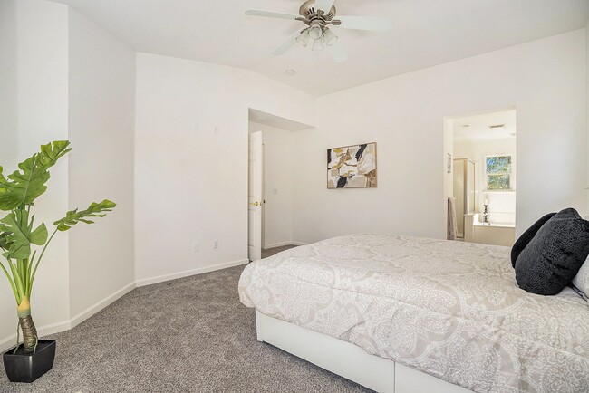 Building Photo - Beautiful and Move-In Ready, 4BD/2.5BA, Tw...