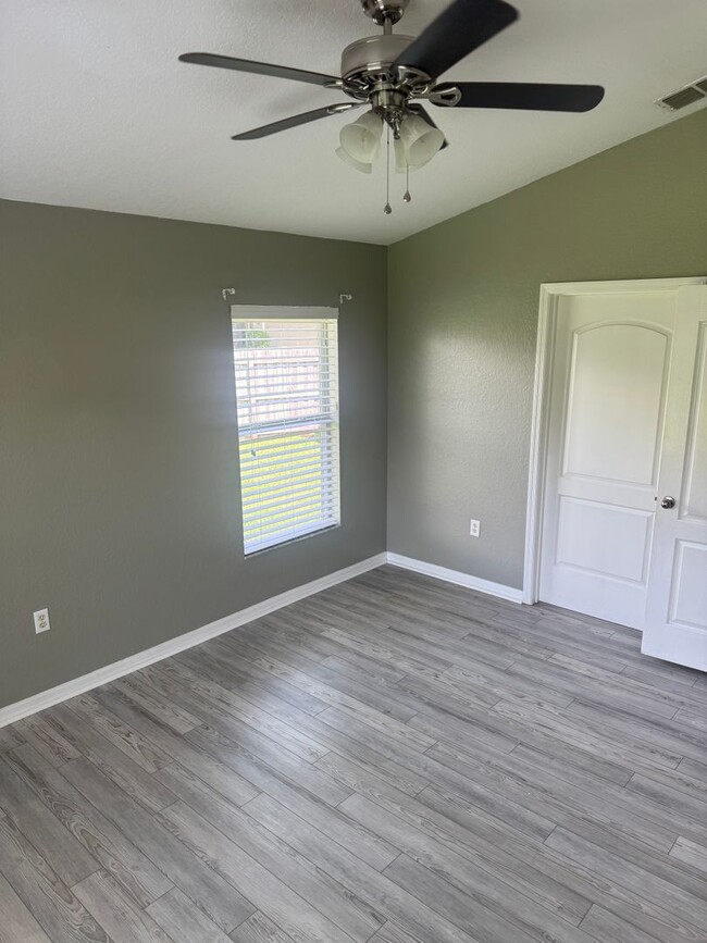 Building Photo - Central Lakeland 3bedroom 2 bath!