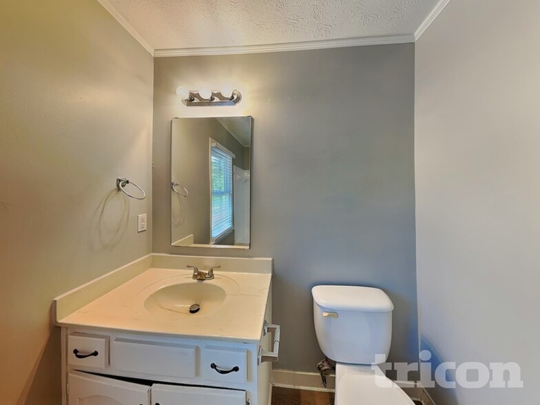 Building Photo - 125 Tanglewood Dr