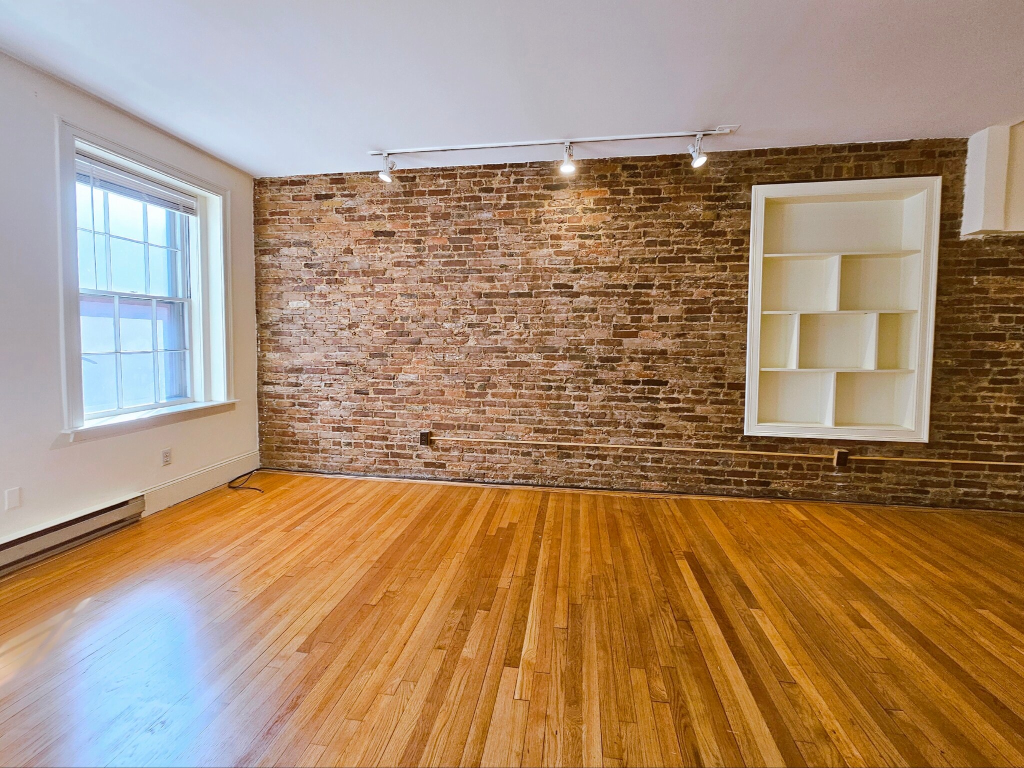 Building Photo - 81 West Cedar St