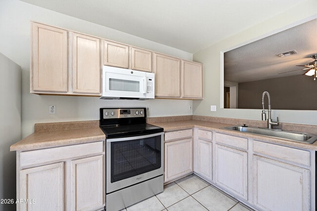 Building Photo - 3057 W Lucia Dr