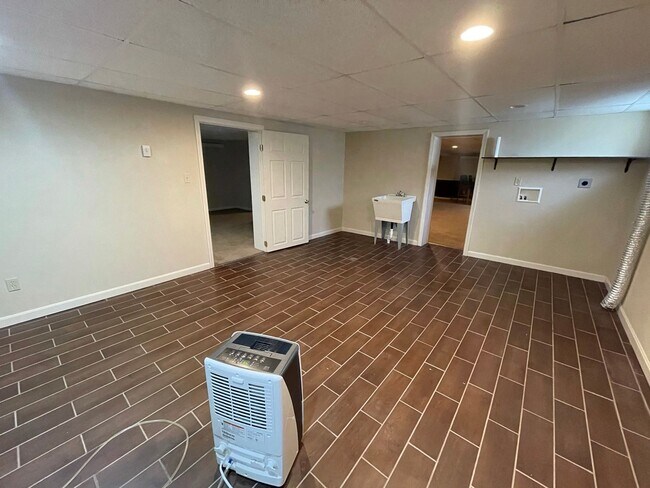 Building Photo - Beautiful 4 Bedroom, 2.5 Bathroom, 3000sq.ft Ranch! Pet Friendly!
