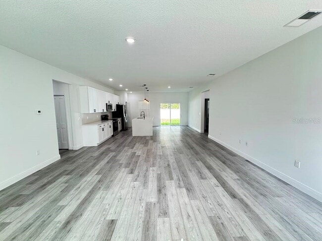 Building Photo - 10290 N Biscayne Dr