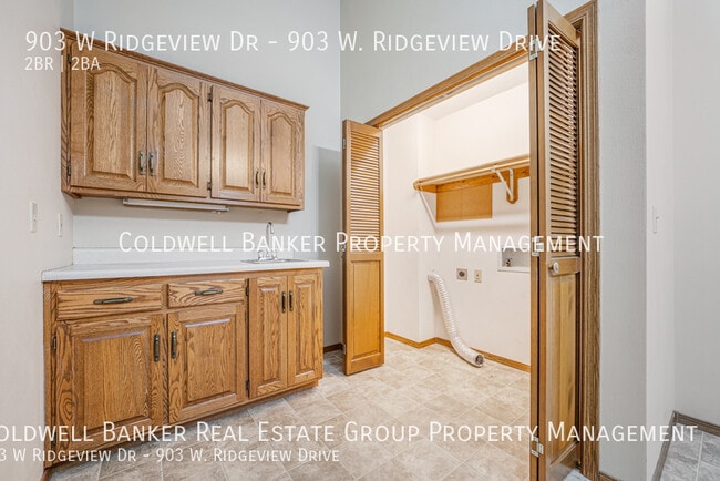 Building Photo - 903 W Ridgeview Dr