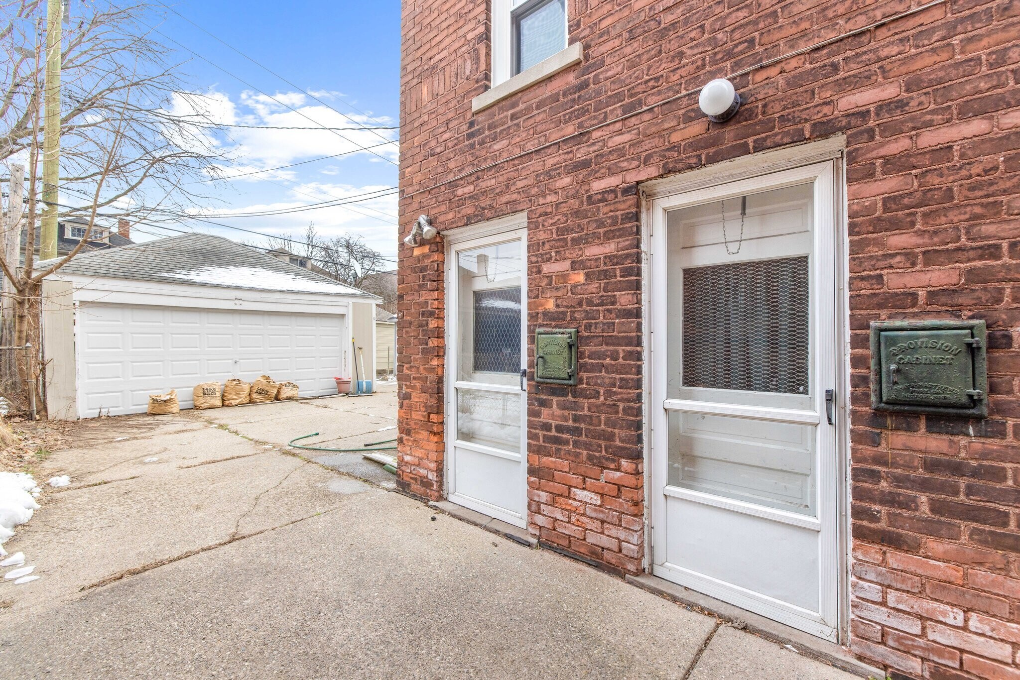 Building Photo - 966 Beaconsfield Ave