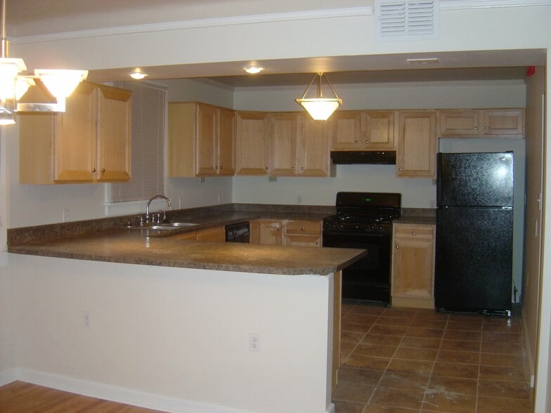 Building Photo - 3316 Robert St