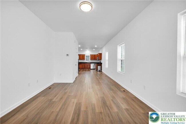 Building Photo - 835 16th Ave