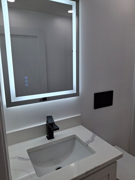 Building Photo - 919 Atwells Ave