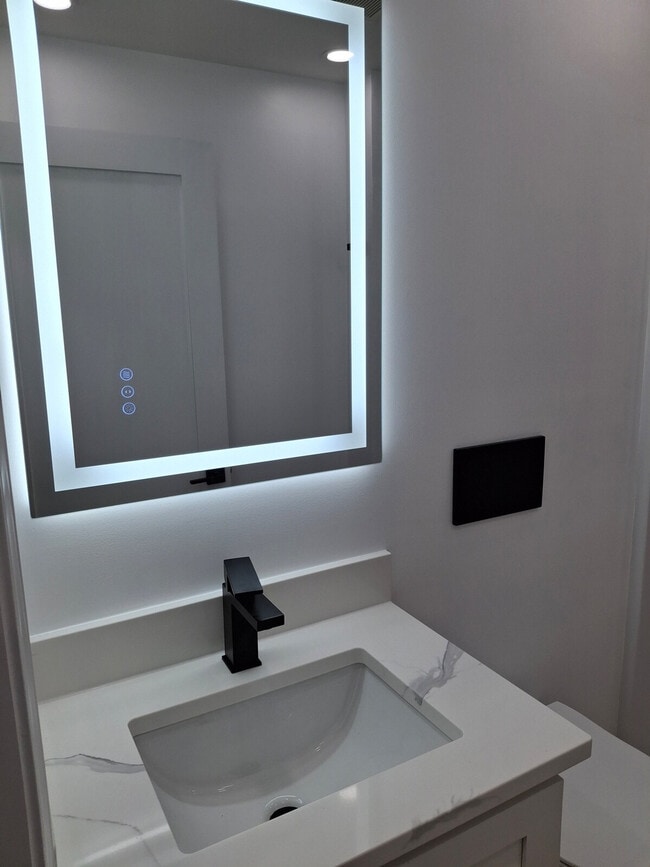 Building Photo - 919 Atwells Ave