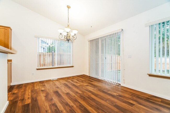 Building Photo - Beautiful, spacious home in Silverado neighborhood.