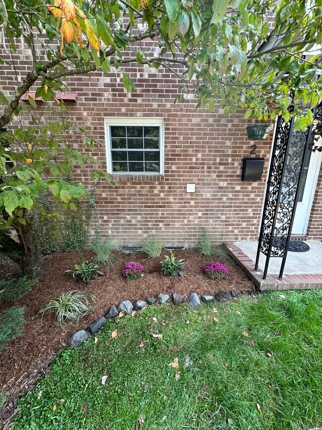 Front of unit - 506 N Greensboro St