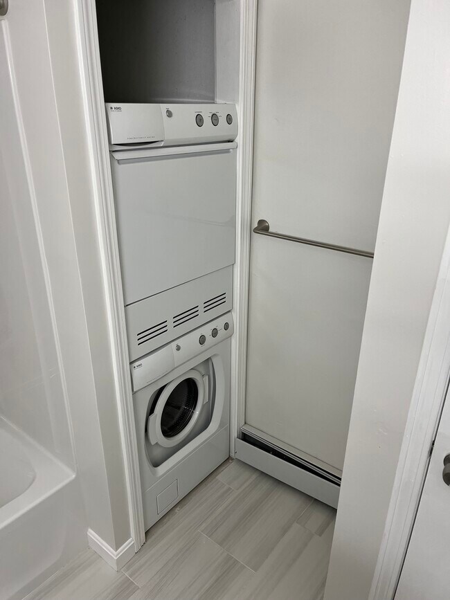 Building Photo - 55 Ridgeway Ave