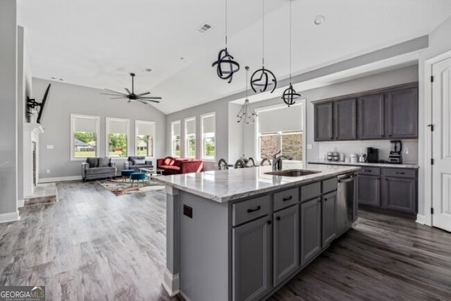 Building Photo - 112 Gwendolyn Ave