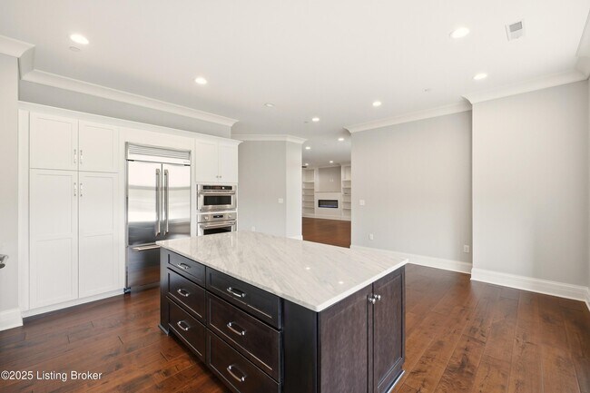 Building Photo - 6600 Seminary Woods Pl