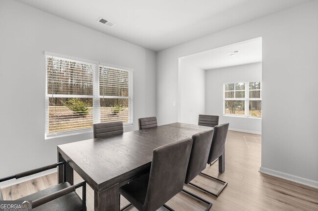 Building Photo - 100 Petunia Ct