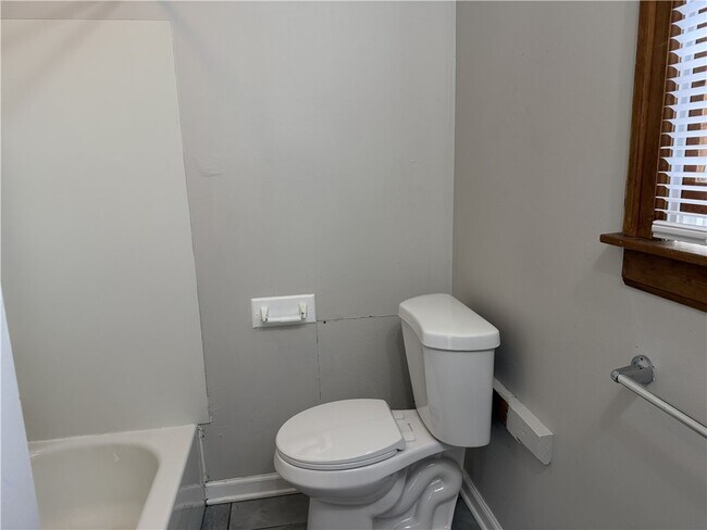 Building Photo - 60 Rowley St