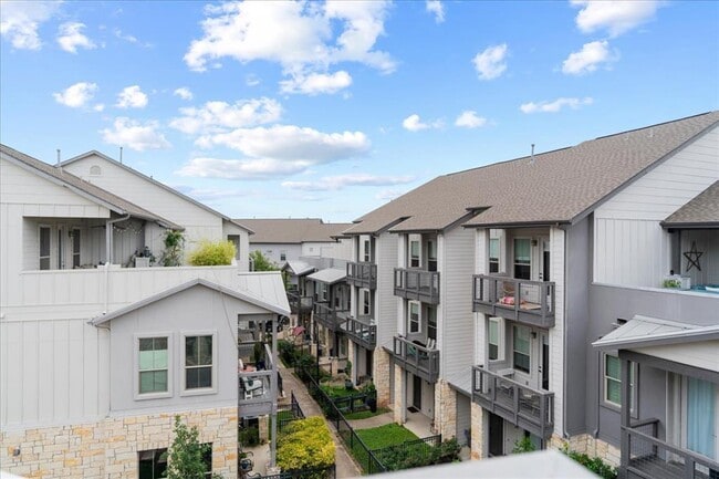 Building Photo - 2520 Bluebonnet Ln