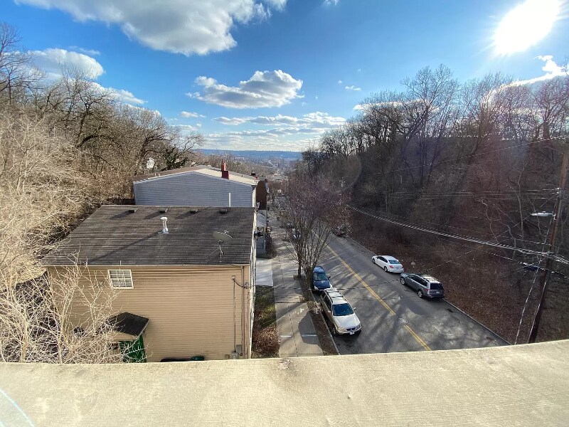 Building Photo - 2226 Ravine St