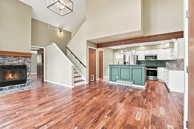 Building Photo - Beautiful mountain home