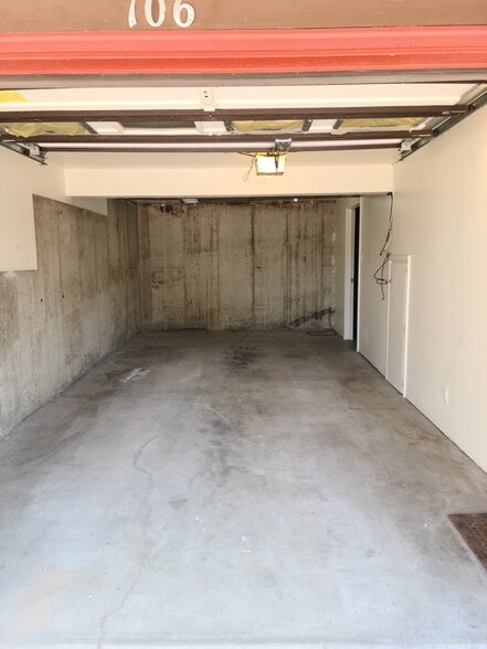 Building Photo - 106 Stanford Ave